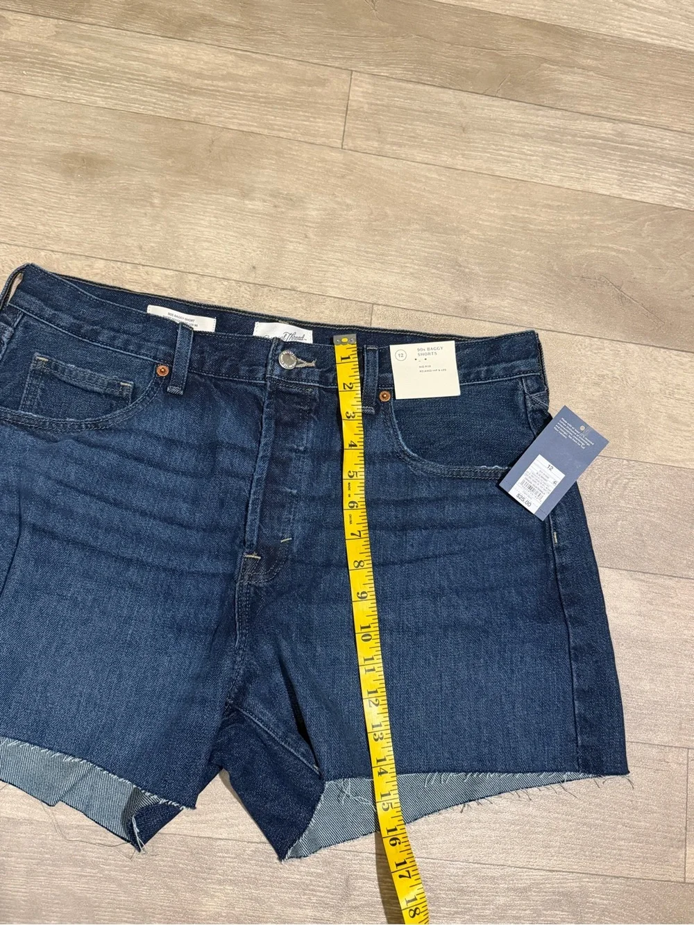 Universal Thread Women's Mid-Rise 90's Baggy Denim Shorts Dark Wash Size 12